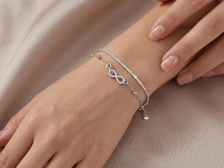 Minimalistyczna bransoletka Infinity ze srebra próby 925