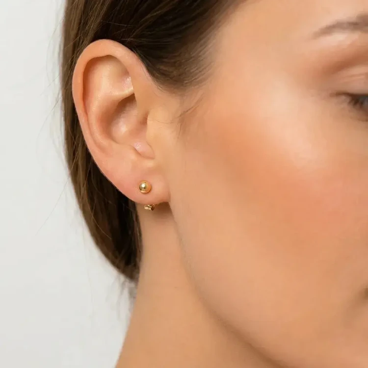 Złote kolczyki kulki 5 mm próby 585 – elegancka biżuteria damska