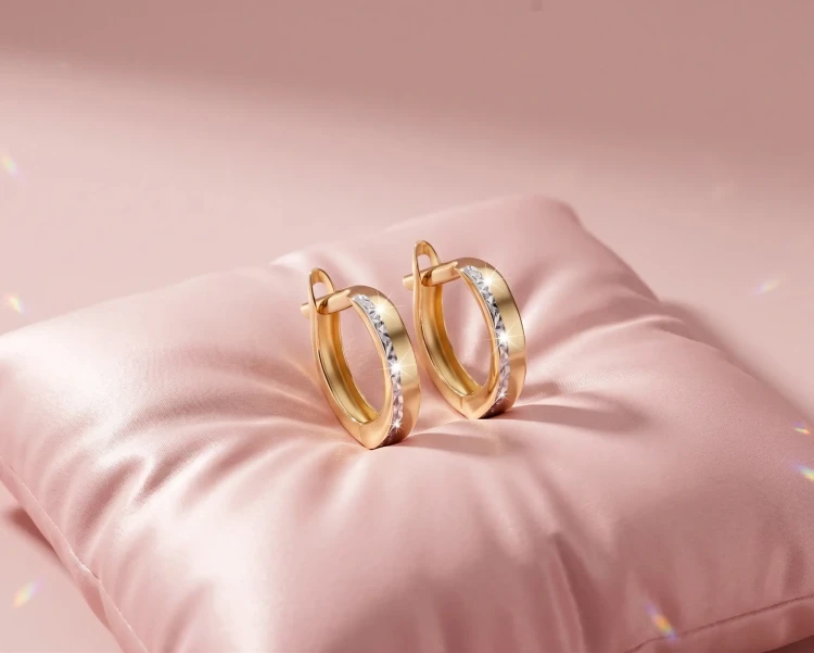 Kolczyki z żółtego złota 585 z jasnym diamentowanym zdobieniem